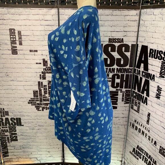 LulaRoe Blue Print Crew Step Hem Irma Tunic Top - Picture 5 of 6